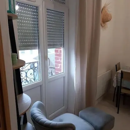 Location 350 M De La *